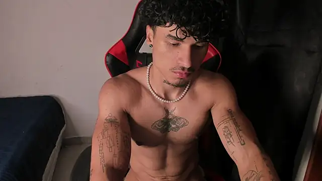 Snapshot of Thomas_Fit1 chatting on 05.26.26 Thomas Fit1 online show from 05.26.26