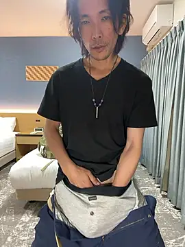 Snapshot of Katakuriko-Denpun chatting on 10.27.25 Katakuriko-Denpun online show from 10.27.25