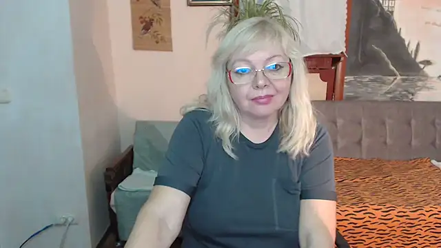 EvelynLoveShy online show from 11.06.25