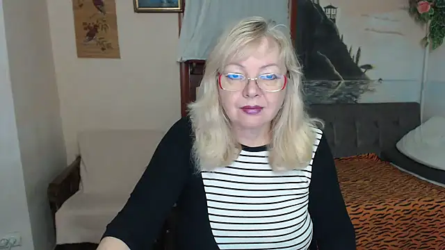 EvelynLoveShy online show from 11.26.25