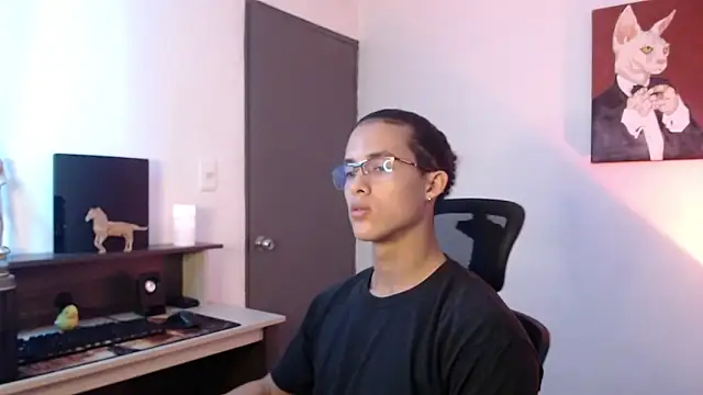 Snapshot of alejo_x3 chatting on 01.14.25 alejo x3 online show from 01.14.25