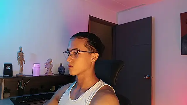 Snapshot of alejo_x3 chatting on 09.24.25 alejo x3 online show from 09.24.25