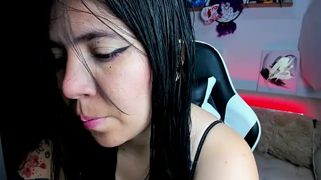 AilynRed online show from 11.23.25