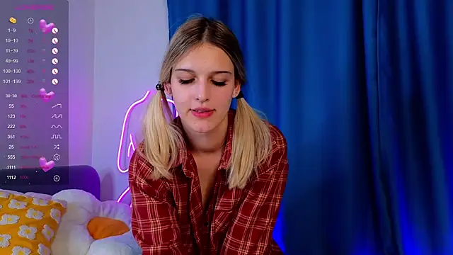 Snapshot of KimberliDean chatting on 02.18.25 KimberliDean online show from 02.18.25