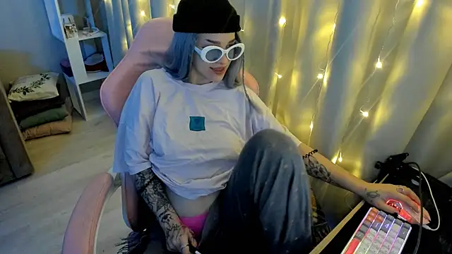 Ledy WWWII online show from 01.28.25