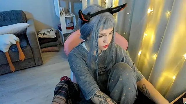 Ledy WWWII online show from 01.29.25