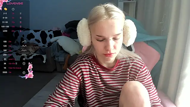 Ledy WWWII online show from 03.23.25