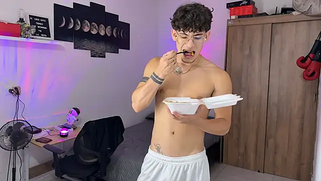 Snapshot of Kisan_Smith chatting on 10.27.25 Kisan Smith online show from 10.27.25