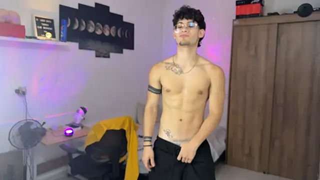 Snapshot of Kisan_Smith chatting on 11.04.25 Kisan Smith online show from 11.04.25