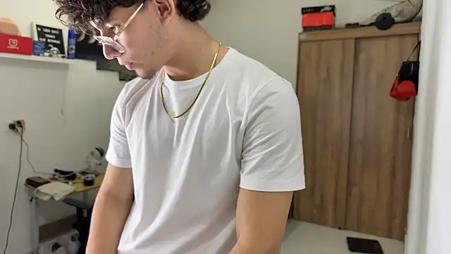 Snapshot of Kisan_Smith chatting on 11.13.25 Kisan Smith online show from 11.13.25