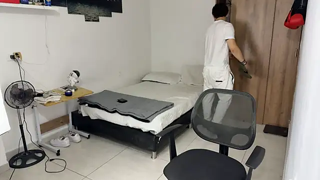 Snapshot of Kisan_Smith chatting on 11.14.25 Kisan Smith online show from 11.14.25