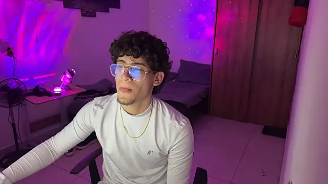 Snapshot of Kisan_Smith chatting on 12.19.25 Kisan Smith online show from 12.19.25