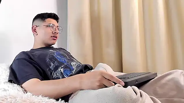 a lejandro 0 8 online show from 02.08.25