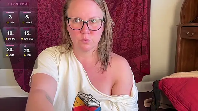 GlitterKitty108 online show from 11.28.25