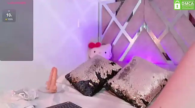 Snapshot of LauryMoons chatting on 02.20.25 LauryMoons online show from 02.20.25