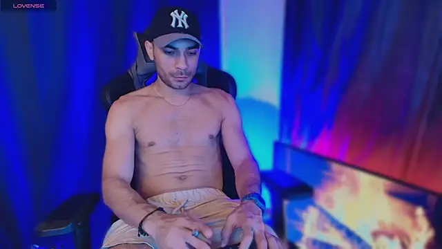 sexyboycolombi4 online show from 11.30.25