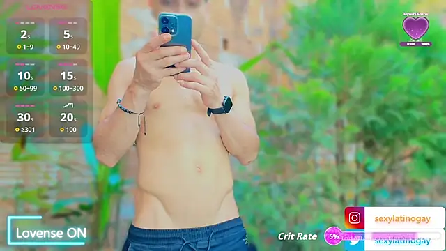 Snapshot of sexyboycolombi4 chatting on 05.21.26 sexyboycolombi4 online show from 05.21.26