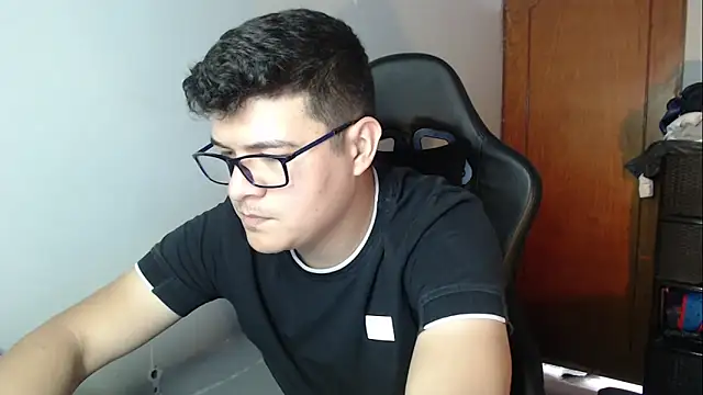 Plug Control online show from 12.22.25