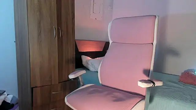 Carolinarossees online show from 01.31.25