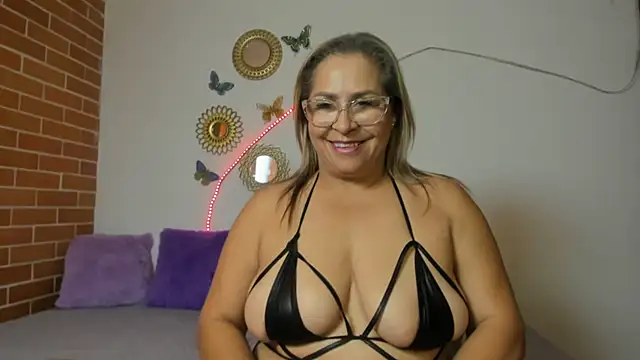 Snapshot of maja_hills chatting on 01.11.25 maja hills online show from 01.11.25