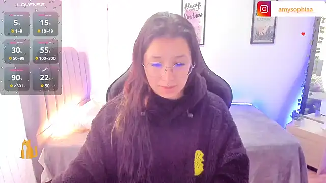 Snapshot of Amy_joones chatting on 02.01.25 Amy joones online show from 02.01.25