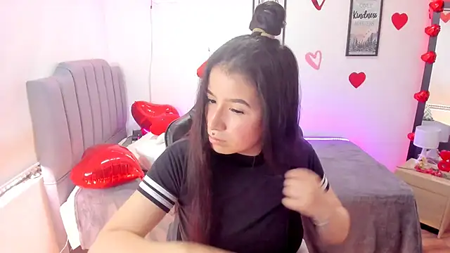 Snapshot of Amy_joones chatting on 02.15.25 Amy joones online show from 02.15.25