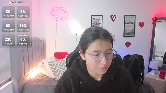 Snapshot of Amy_joones chatting on 02.21.25 Amy joones online show from 02.21.25