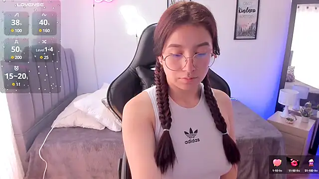 Snapshot of Amy_joones chatting on 03.04.25 Amy joones online show from 03.04.25