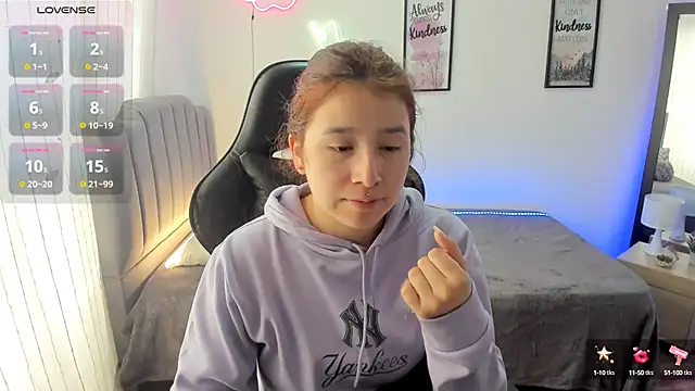 Snapshot of Amy_joones chatting on 03.05.25 Amy joones online show from 03.05.25