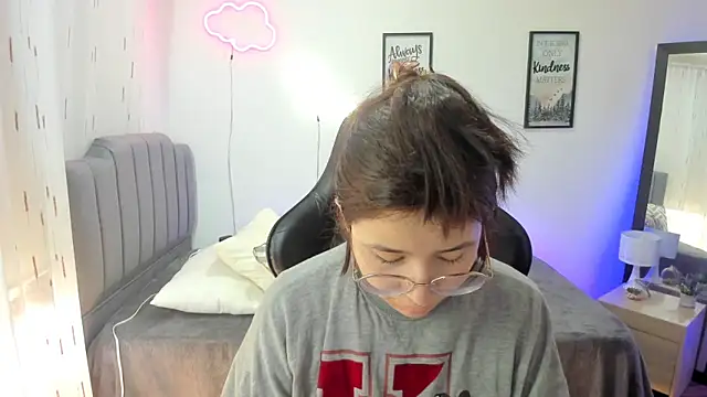 Snapshot of Amy_joones chatting on 03.17.25 Amy joones online show from 03.17.25