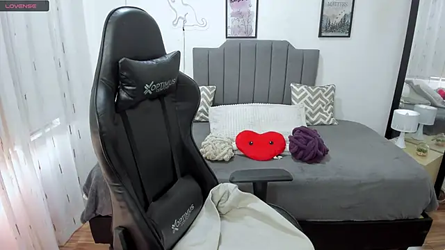 Snapshot of Amy_joones chatting on 09.23.25 Amy joones online show from 09.23.25