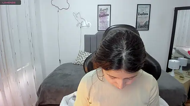 Snapshot of Amy_joones chatting on 09.24.25 Amy joones online show from 09.24.25