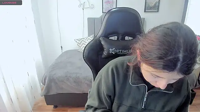 Snapshot of Amy_joones chatting on 10.01.25 Amy joones online show from 10.01.25