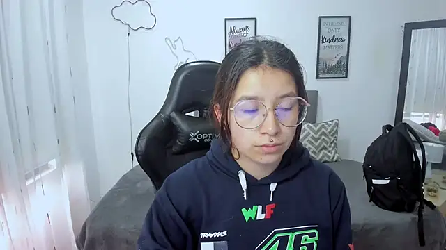 Snapshot of Amy_joones chatting on 10.03.25 Amy joones online show from 10.03.25