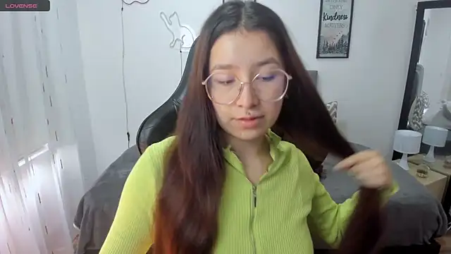 Snapshot of Amy_joones chatting on 10.06.25 Amy joones online show from 10.06.25