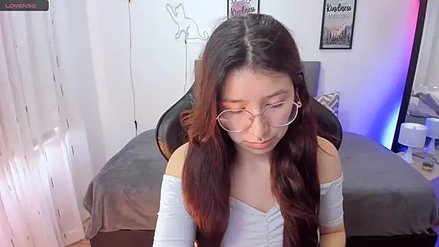 Snapshot of Amy_joones chatting on 10.09.25 Amy joones online show from 10.09.25