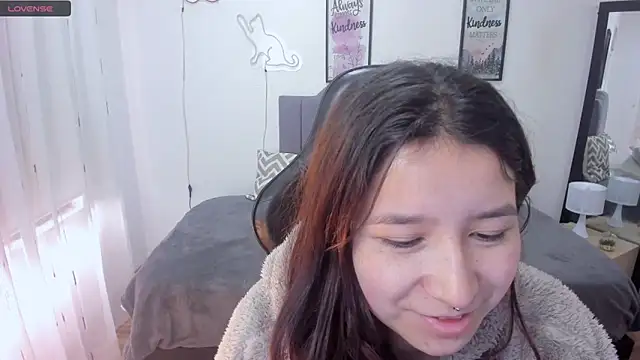 Snapshot of Amy_joones chatting on 10.13.25 Amy joones online show from 10.13.25