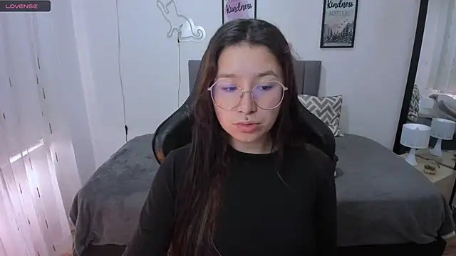 Snapshot of Amy_joones chatting on 10.18.25 Amy joones online show from 10.18.25