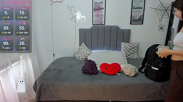 Snapshot of Amy_joones chatting on 10.20.25 Amy joones online show from 10.20.25