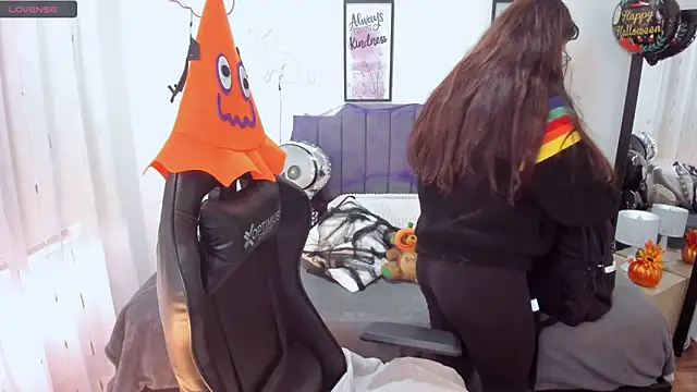 Snapshot of Amy_joones chatting on 10.24.25 Amy joones online show from 10.24.25