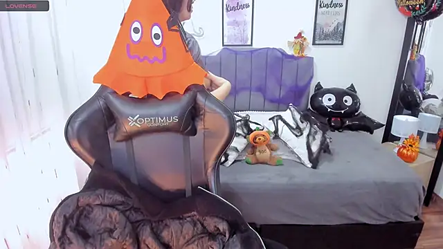 Snapshot of Amy_joones chatting on 10.25.25 Amy joones online show from 10.25.25