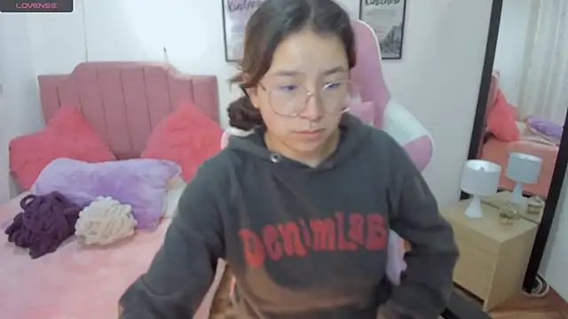 Snapshot of Amy_joones chatting on 11.14.25 Amy joones online show from 11.14.25