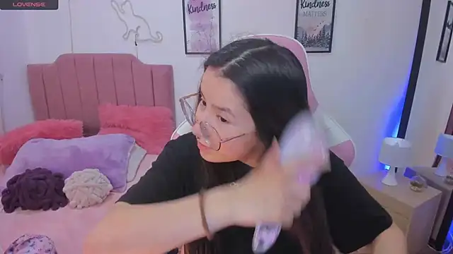 Snapshot of Amy_joones chatting on 11.15.25 Amy joones online show from 11.15.25