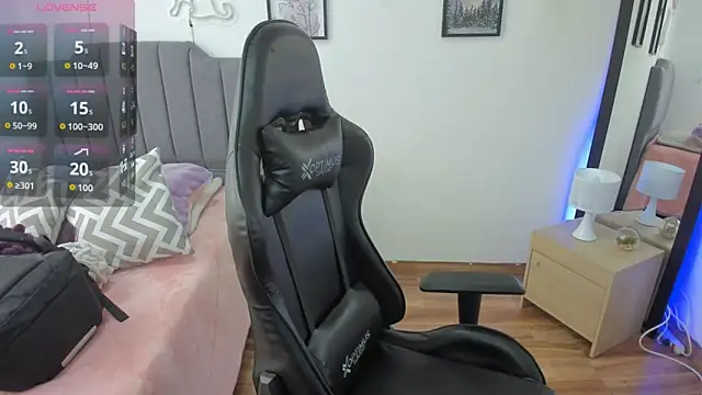 Snapshot of Amy_joones chatting on 11.17.25 Amy joones online show from 11.17.25