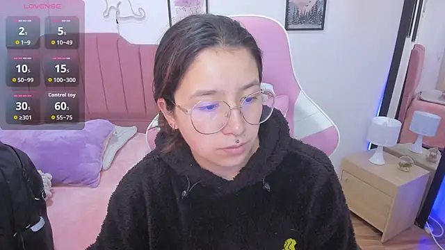 Snapshot of Amy_joones chatting on 11.19.25 Amy joones online show from 11.19.25