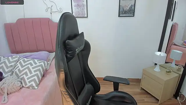 Snapshot of Amy_joones chatting on 11.20.25 Amy joones online show from 11.20.25