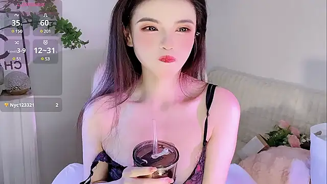 Snapshot of --xixi-- chatting on 02.04.25 --xixi-- online show from 02.04.25