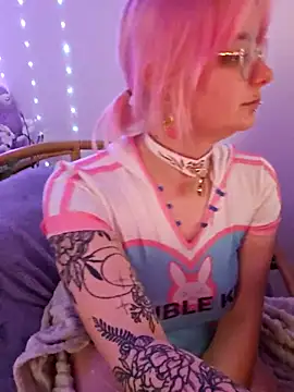 Snapshot of LaskaLeRoomba chatting on 03.22.25 LaskaLeRoomba online show from 03.22.25