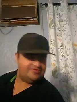 Snapshot of Miguel16i chatting on 01.24.25 Miguel16i online show from 01.24.25