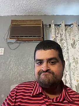 Snapshot of Miguel16i chatting on 02.04.25 Miguel16i online show from 02.04.25